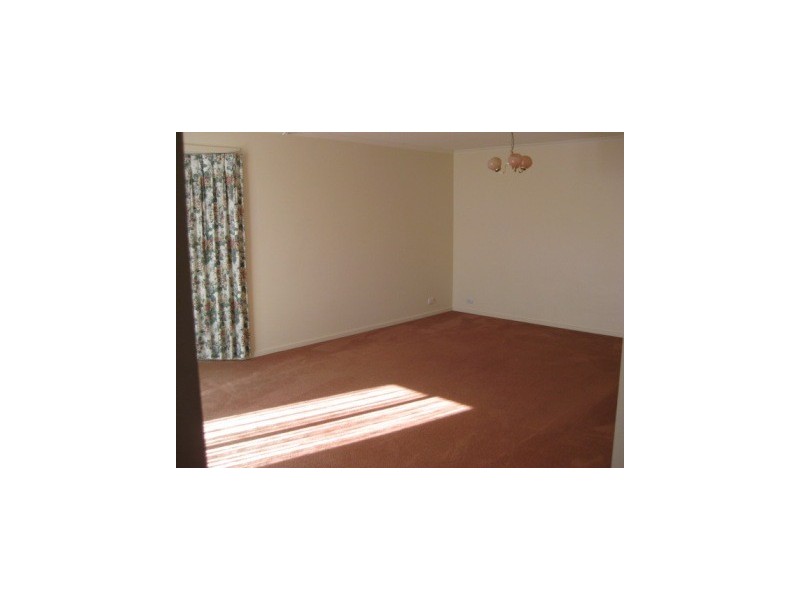 122 Strathaird Drive, Narre Warren South VIC 3805