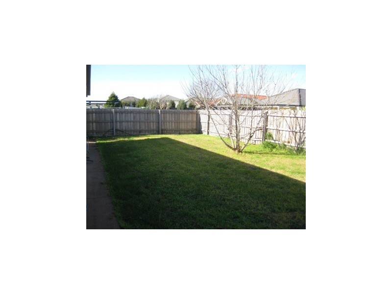 122 Strathaird Drive, Narre Warren South VIC 3805