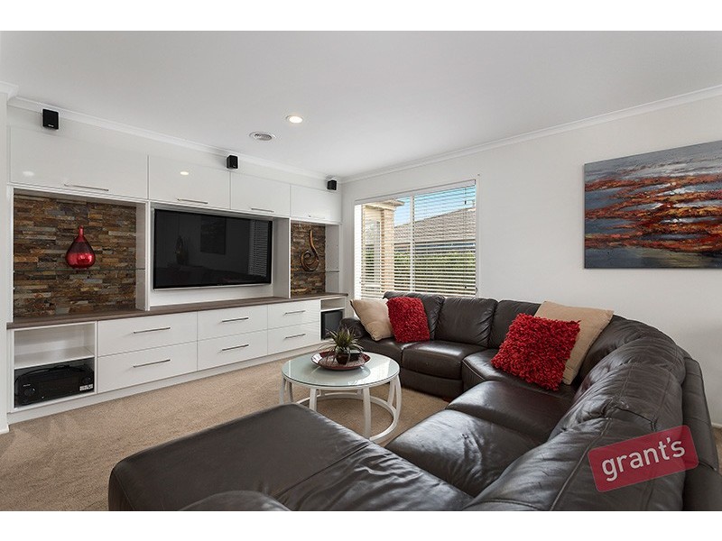 42 Robinswood Parade, Narre Warren South VIC 3805