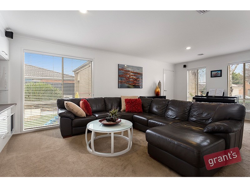 42 Robinswood Parade, Narre Warren South VIC 3805