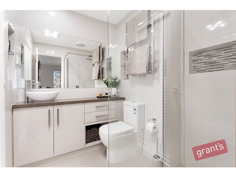 42 Robinswood Parade, Narre Warren South VIC 3805