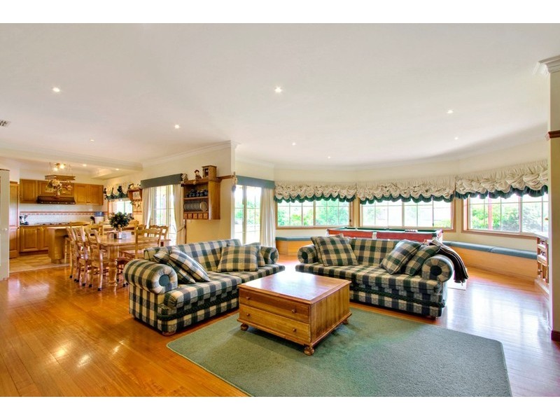 4 Bellaire Court, Narre Warren North VIC 3804