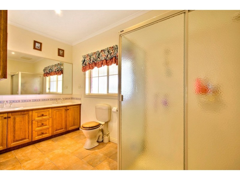 4 Bellaire Court, Narre Warren North VIC 3804