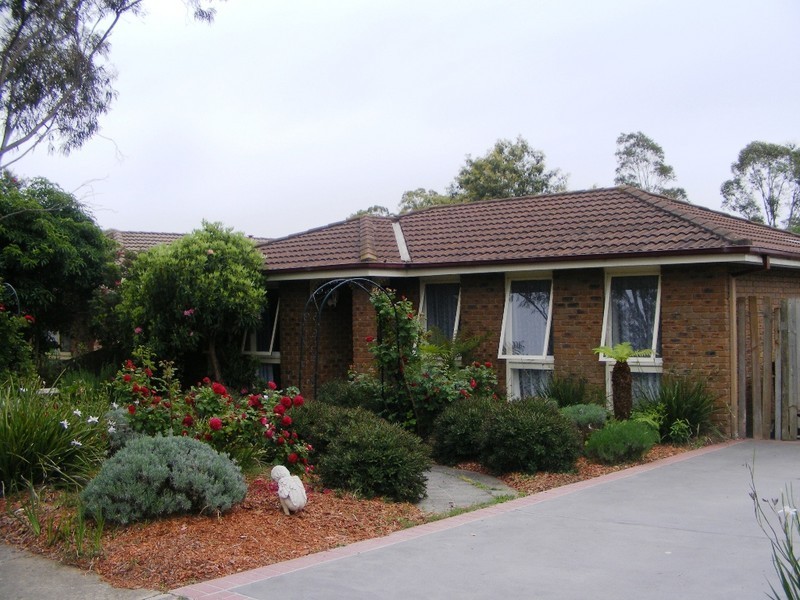 15 Ravensthorpe Crescent, Narre Warren VIC 3805