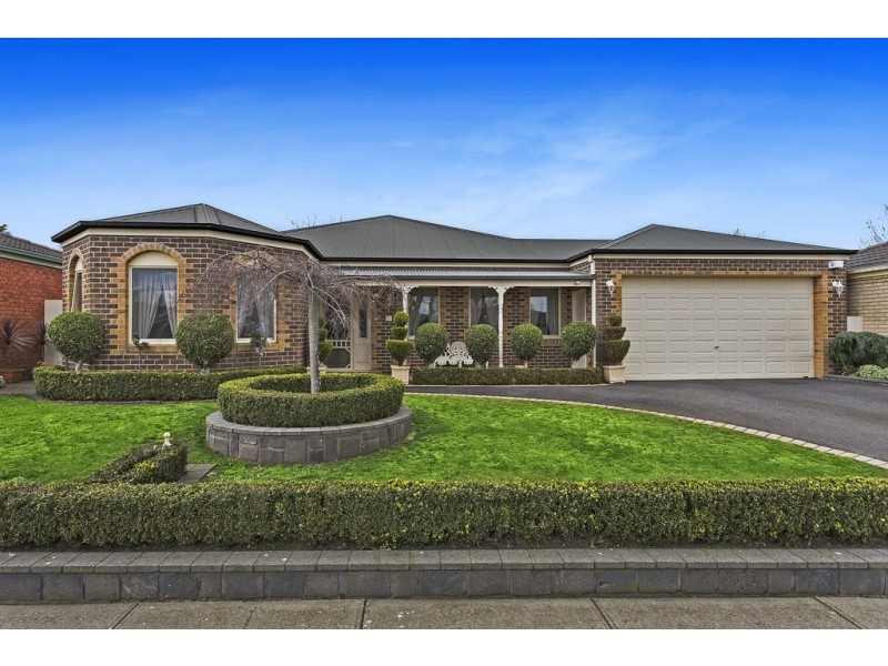 13 Robinswood Parade, Narre Warren South VIC 3805