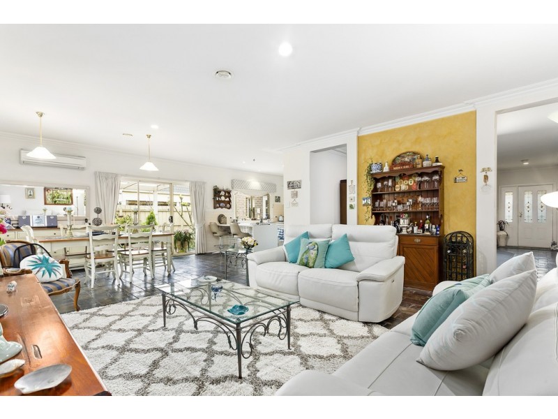 13 Robinswood Parade, Narre Warren South VIC 3805