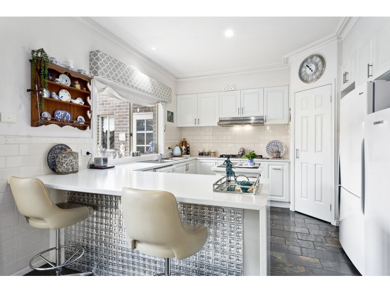 13 Robinswood Parade, Narre Warren South VIC 3805