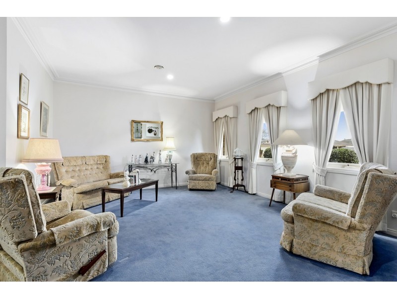 13 Robinswood Parade, Narre Warren South VIC 3805