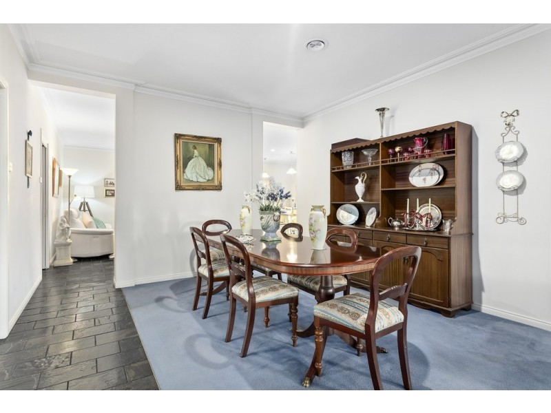 13 Robinswood Parade, Narre Warren South VIC 3805