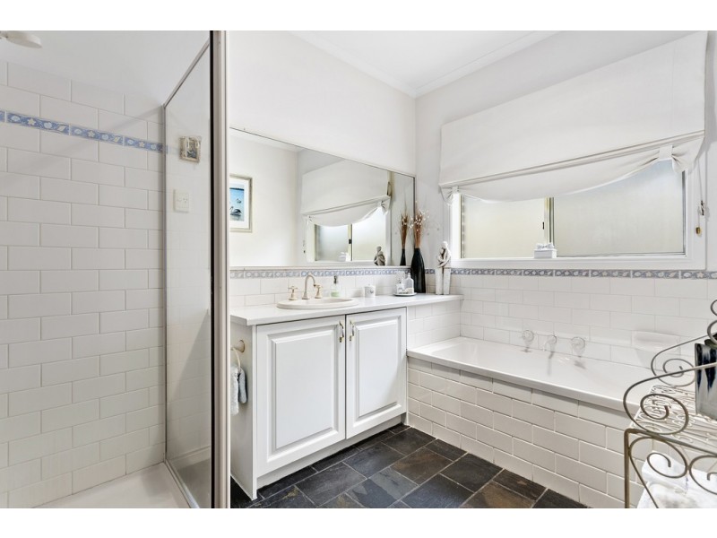 13 Robinswood Parade, Narre Warren South VIC 3805