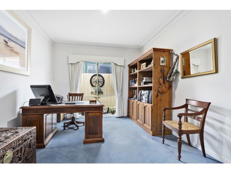 13 Robinswood Parade, Narre Warren South VIC 3805