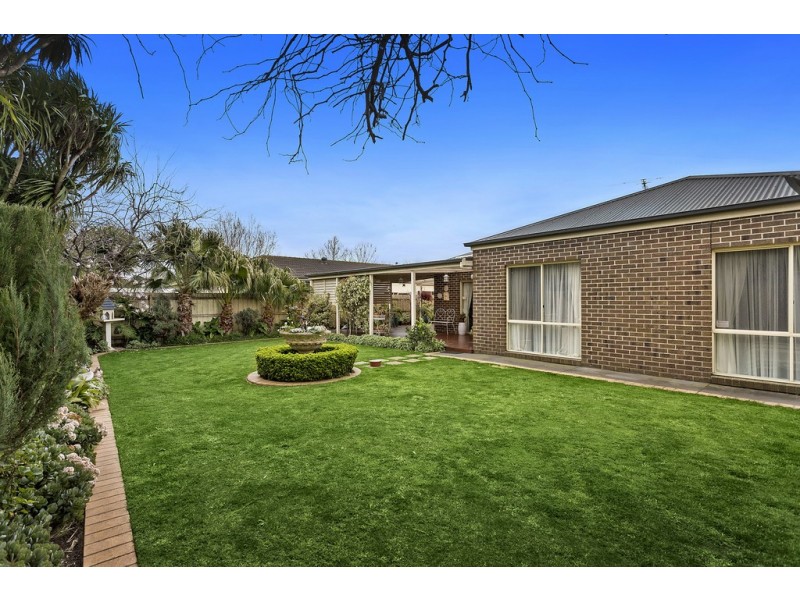 13 Robinswood Parade, Narre Warren South VIC 3805