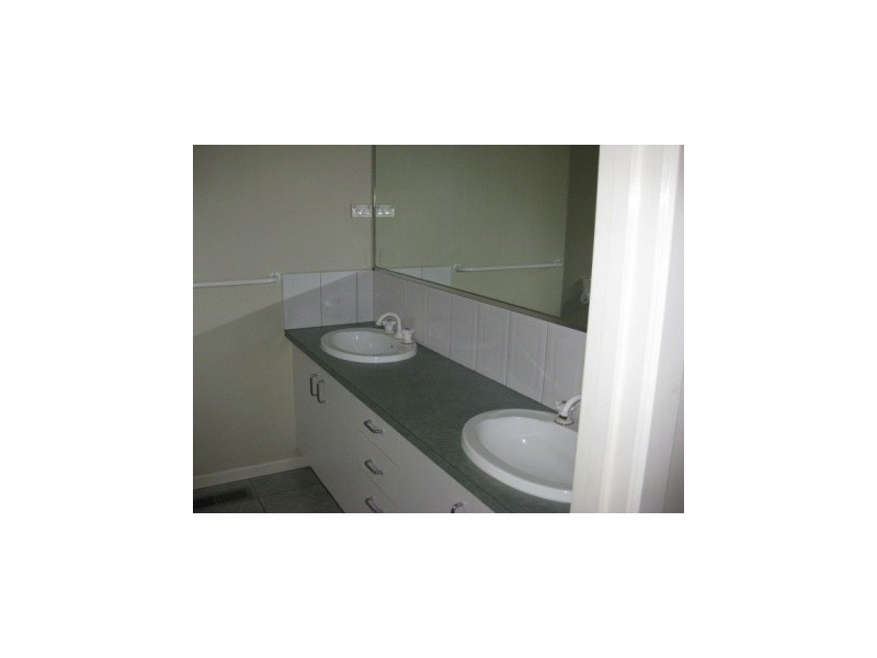 28 Tarcoola Drive, Narre Warren VIC 3805