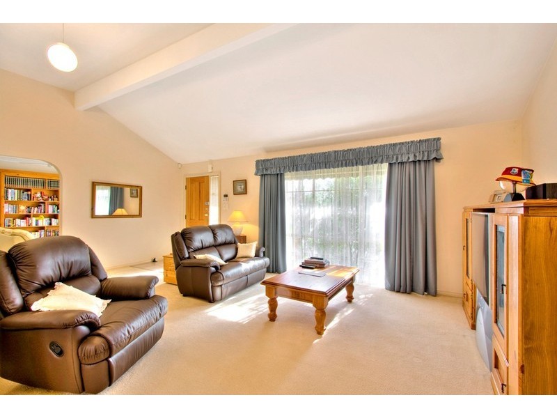 11 Ashley Close, Narre Warren VIC 3805