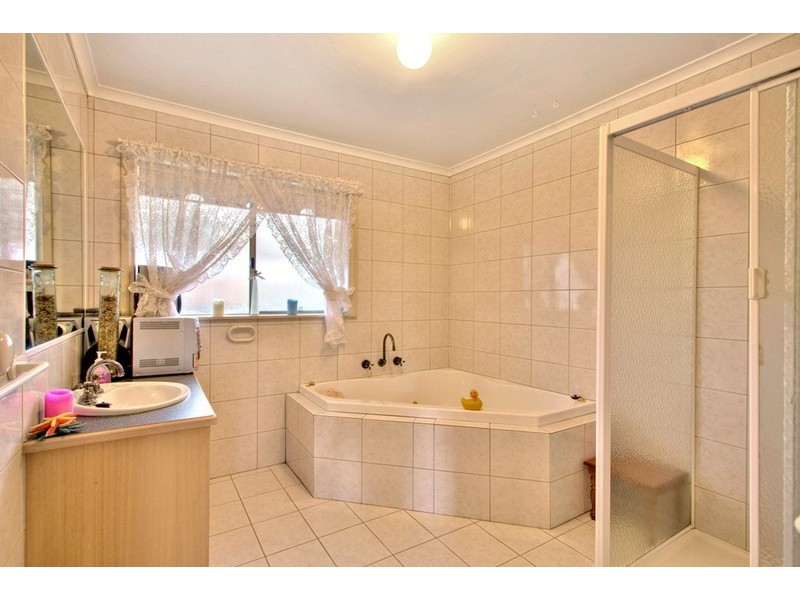 11 Ashley Close, Narre Warren VIC 3805