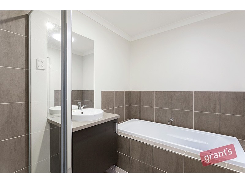 43 Bimberry Circuit, Clyde VIC 3978