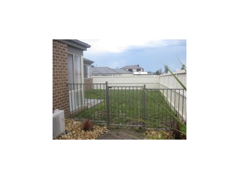 11 Azure Place, Narre Warren South VIC 3805