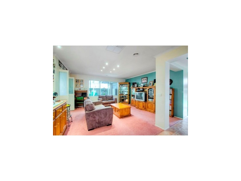 6 Liverpool Crt, Narre Warren South VIC 3805