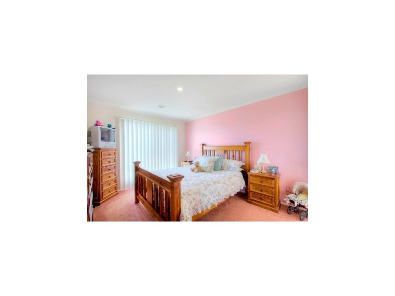 6 Liverpool Crt, Narre Warren South VIC 3805