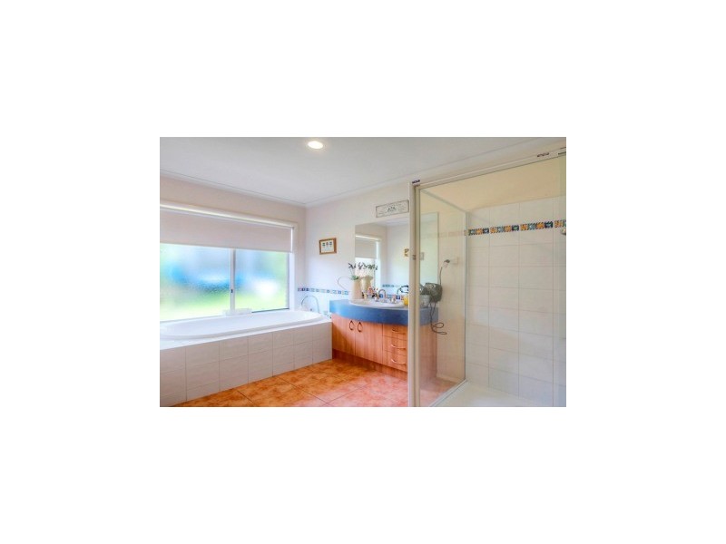 6 Liverpool Crt, Narre Warren South VIC 3805