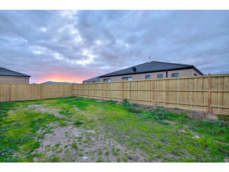 30 Mermaid Gve, Lyndhurst VIC 3975