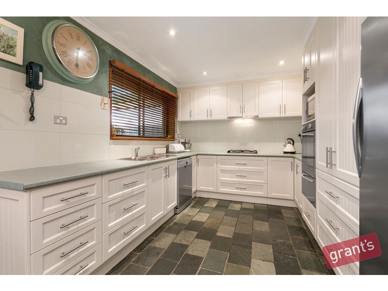 12 Francis Court, Narre Warren VIC 3805