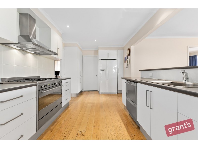 16 Cloverset Avenue, Narre Warren VIC 3805