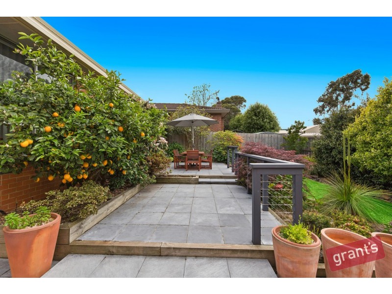 16 Cloverset Avenue, Narre Warren VIC 3805