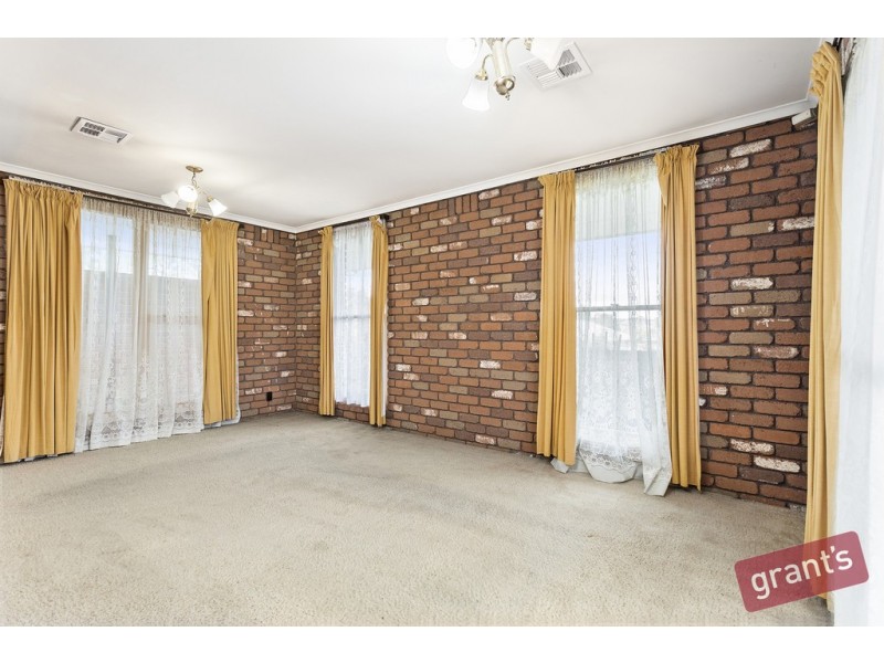 22 Meadow Wood Walk, Narre Warren VIC 3805