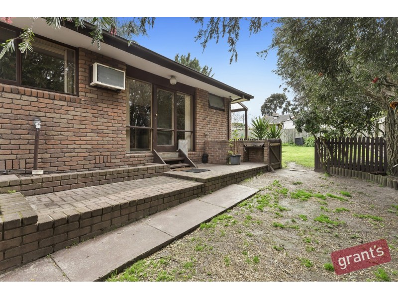22 Meadow Wood Walk, Narre Warren VIC 3805