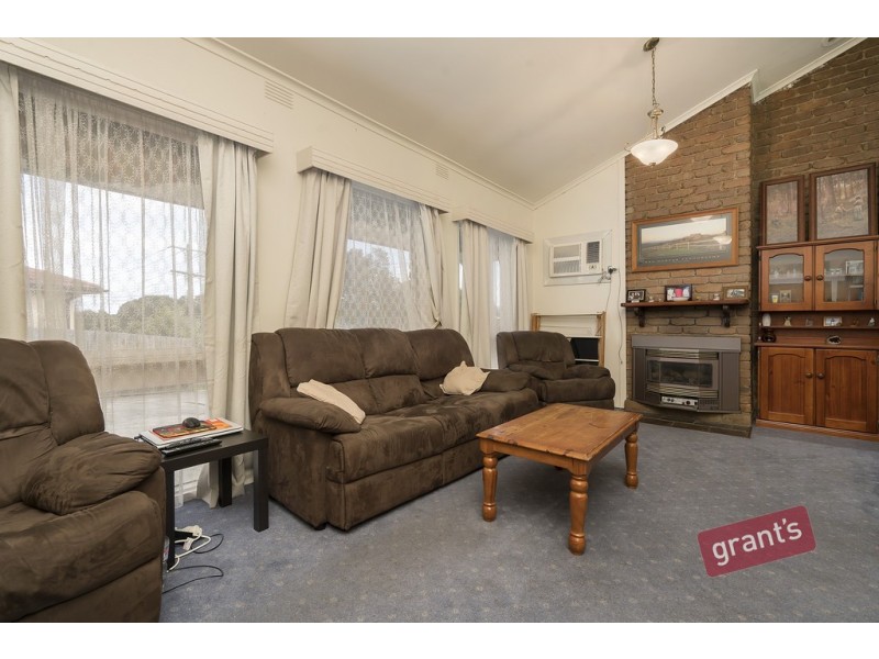 8 Fountain Drive, Narre Warren VIC 3805