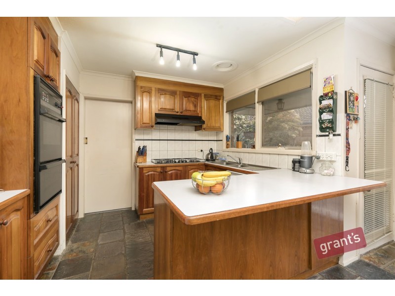 8 Fountain Drive, Narre Warren VIC 3805