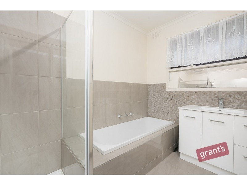 8 Fountain Drive, Narre Warren VIC 3805