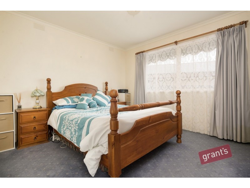 8 Fountain Drive, Narre Warren VIC 3805