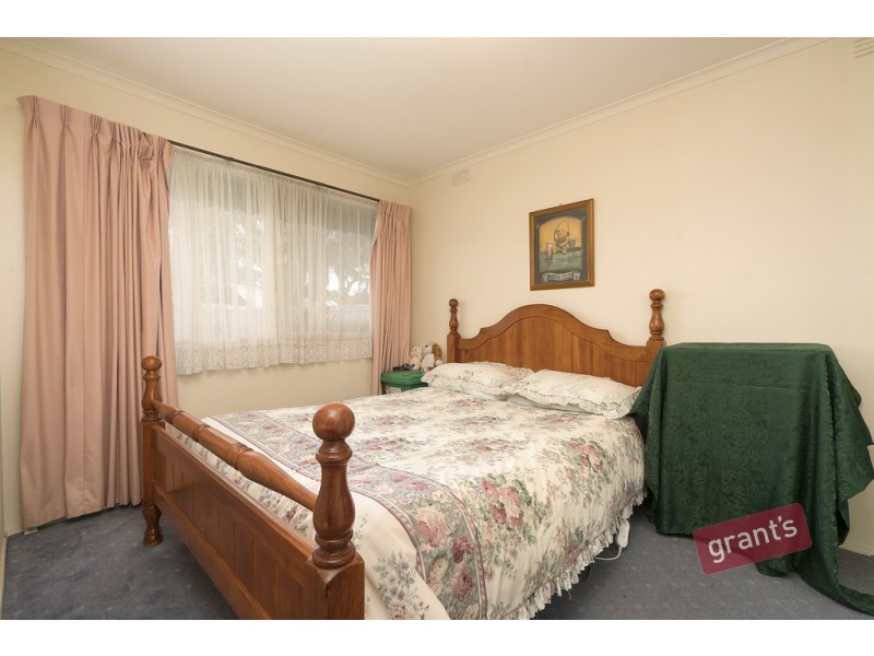 8 Fountain Drive, Narre Warren VIC 3805