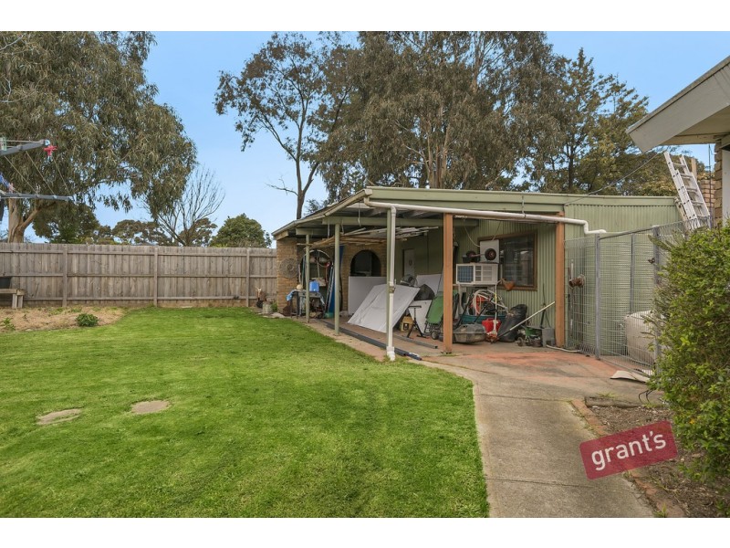 8 Fountain Drive, Narre Warren VIC 3805