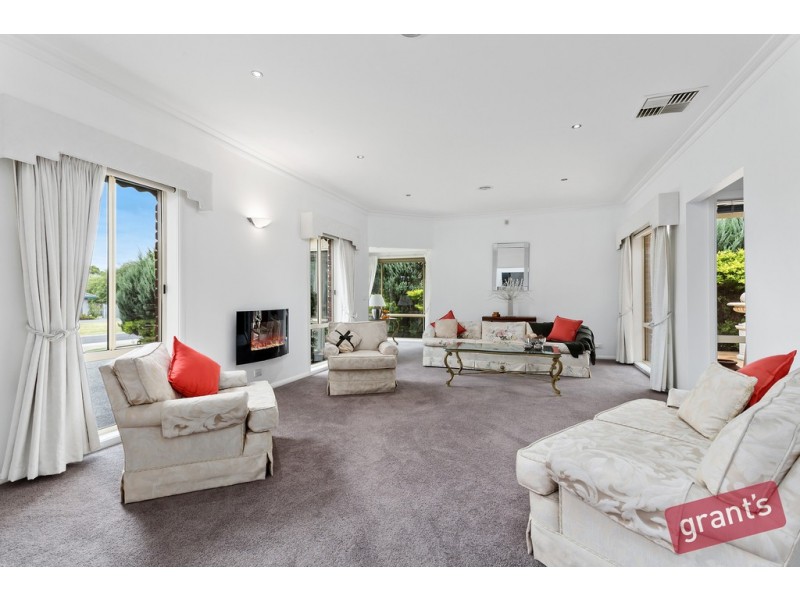 9 Douglas Court, Narre Warren North VIC 3804