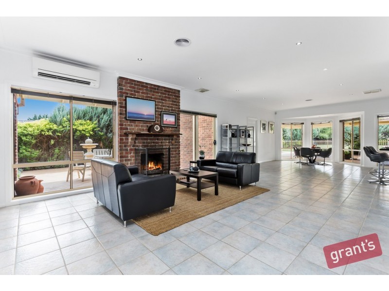 9 Douglas Court, Narre Warren North VIC 3804