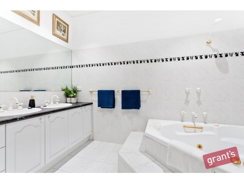 9 Douglas Court, Narre Warren North VIC 3804