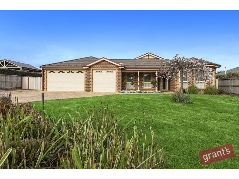 8 Rose Garden Court, Narre Warren North VIC 3804