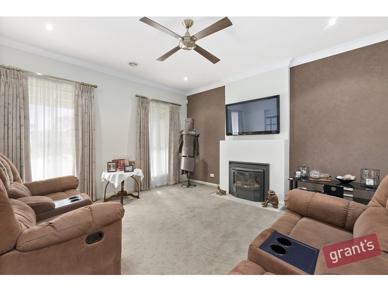 8 Rose Garden Court, Narre Warren North VIC 3804