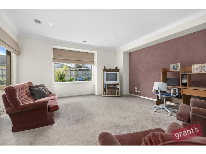 8 Rose Garden Court, Narre Warren North VIC 3804