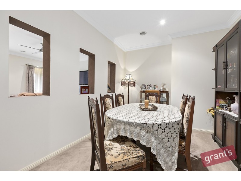 8 Rose Garden Court, Narre Warren North VIC 3804