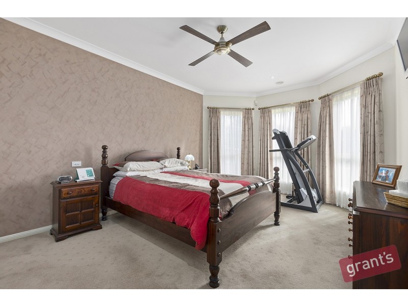 8 Rose Garden Court, Narre Warren North VIC 3804