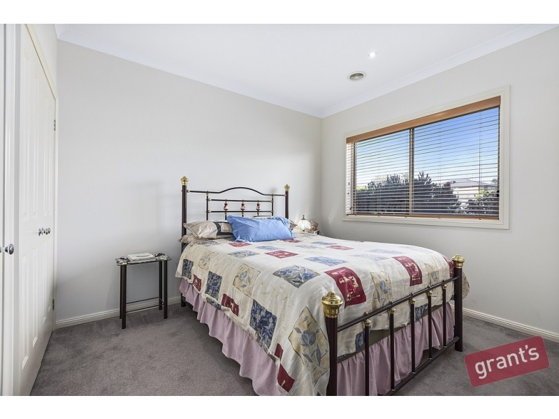 8 Rose Garden Court, Narre Warren North VIC 3804