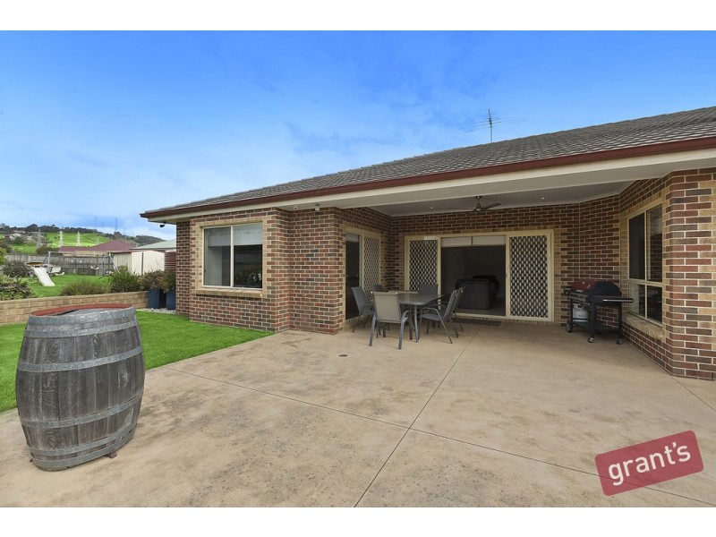 8 Rose Garden Court, Narre Warren North VIC 3804