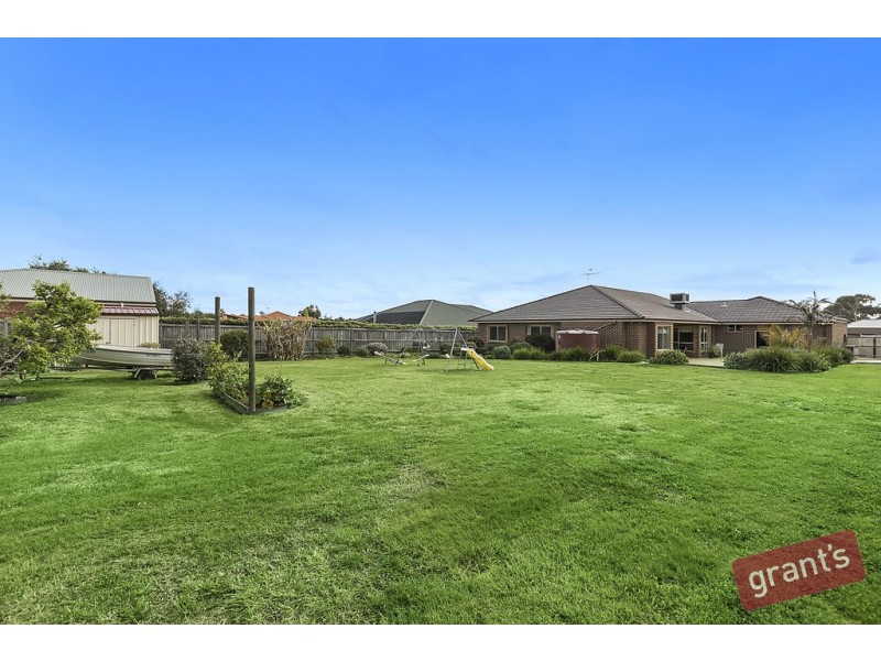 8 Rose Garden Court, Narre Warren North VIC 3804