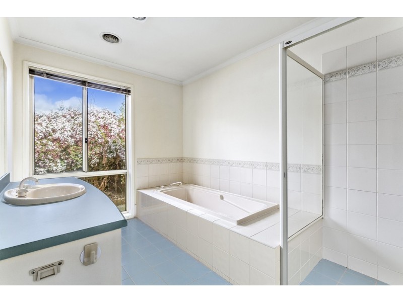 8 Lennon Court, Narre Warren South VIC 3805