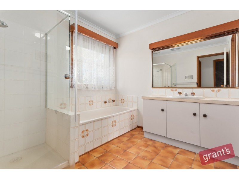 18 Sweeney Drive, Narre Warren VIC 3805