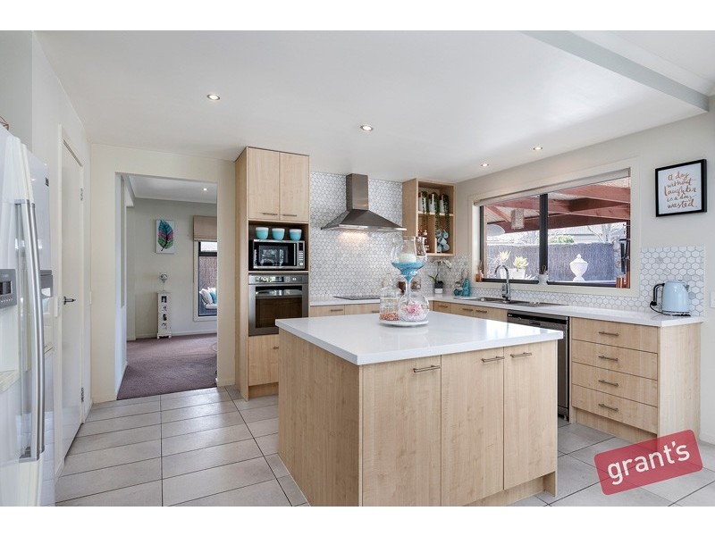 42 Bridgewater Boulevard, Berwick VIC 3806